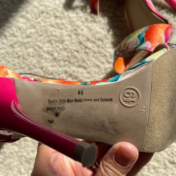 Gorgeous Mossimo floral heels sz 6.5 - Picture 5 of 6